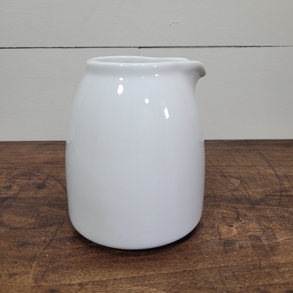 EUC Crate&Barrel White Ceramic Creamer w/out Handle - Picture 3 of 8